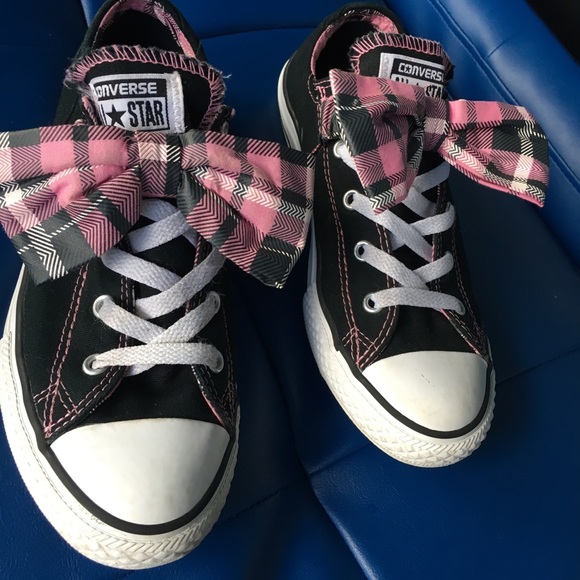 pink bow converse